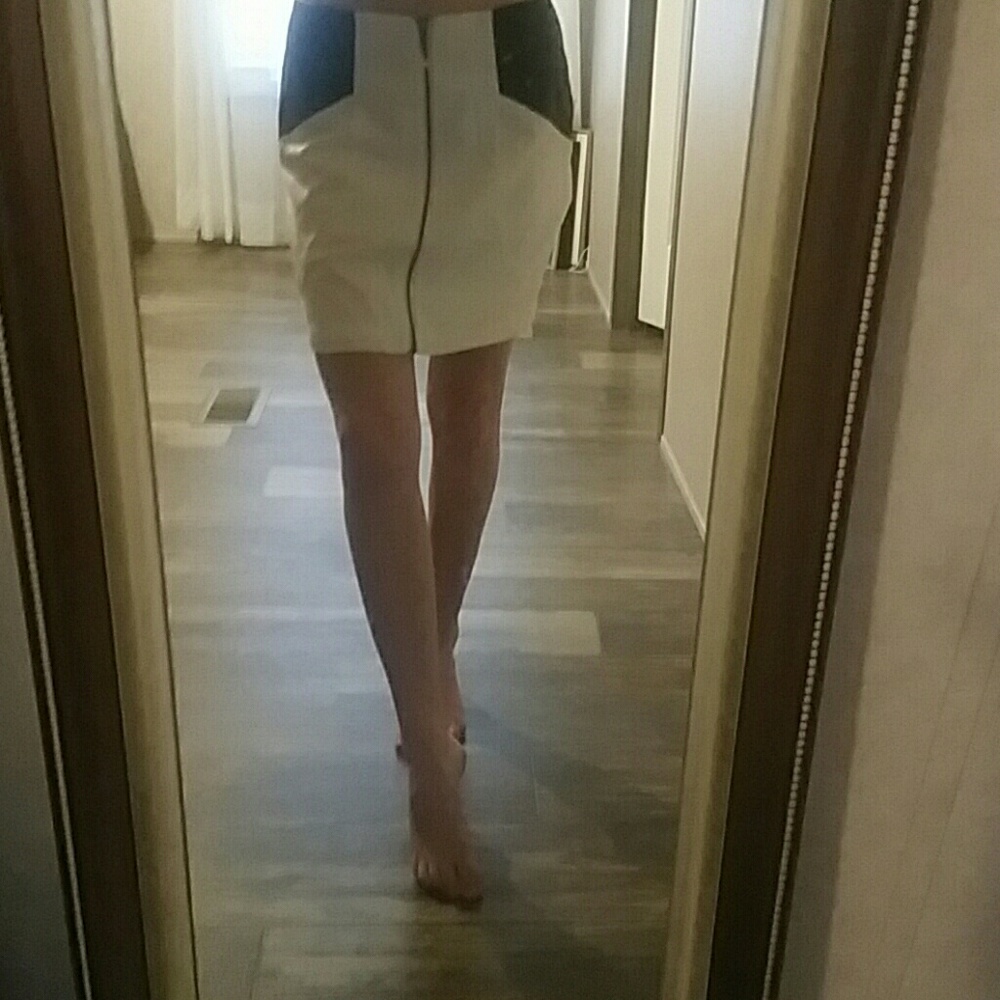 Mini Zipp down skirt